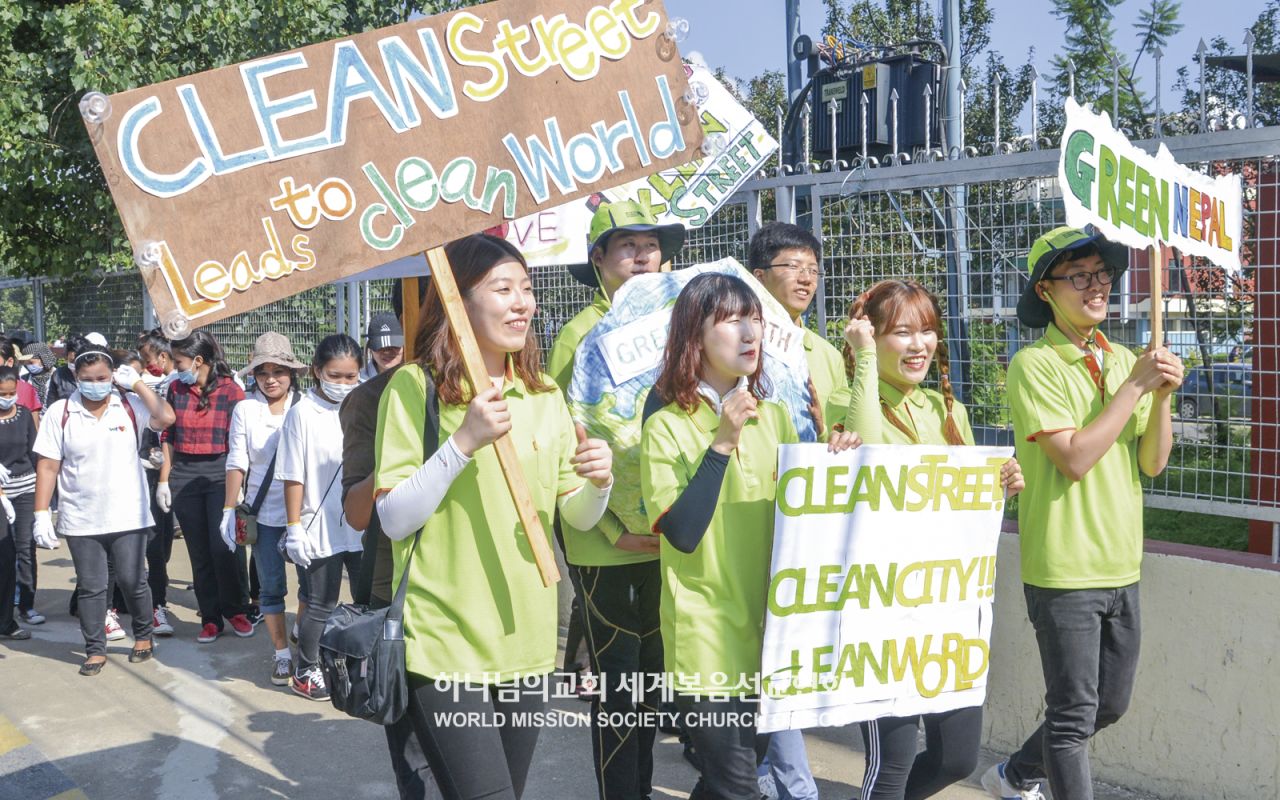 Korean members who went to Kathmandu, Nepal, conducted the Mother’s Street Project around the Kathmandu City Hall.
