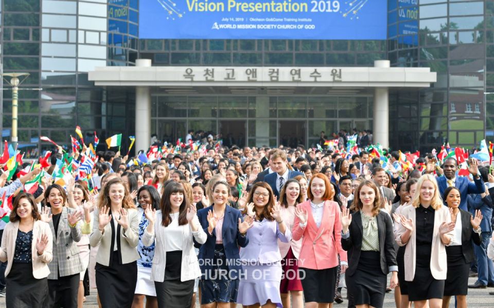 파일:하나님의 교회-제75차 해외성도 방문단(옥천고앤컴연수원 방문).jpg