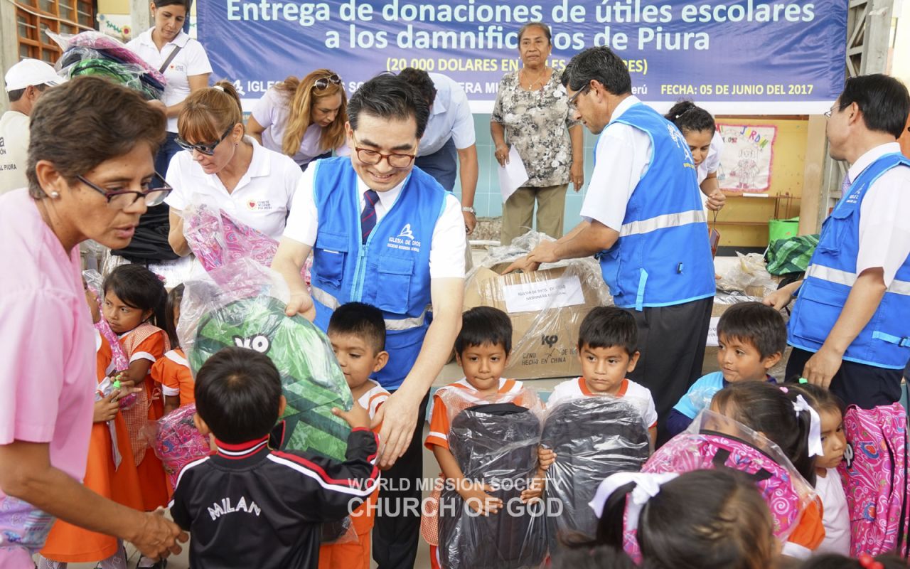 Donation of school bags and supplies for elementary students in El Niño flood areas