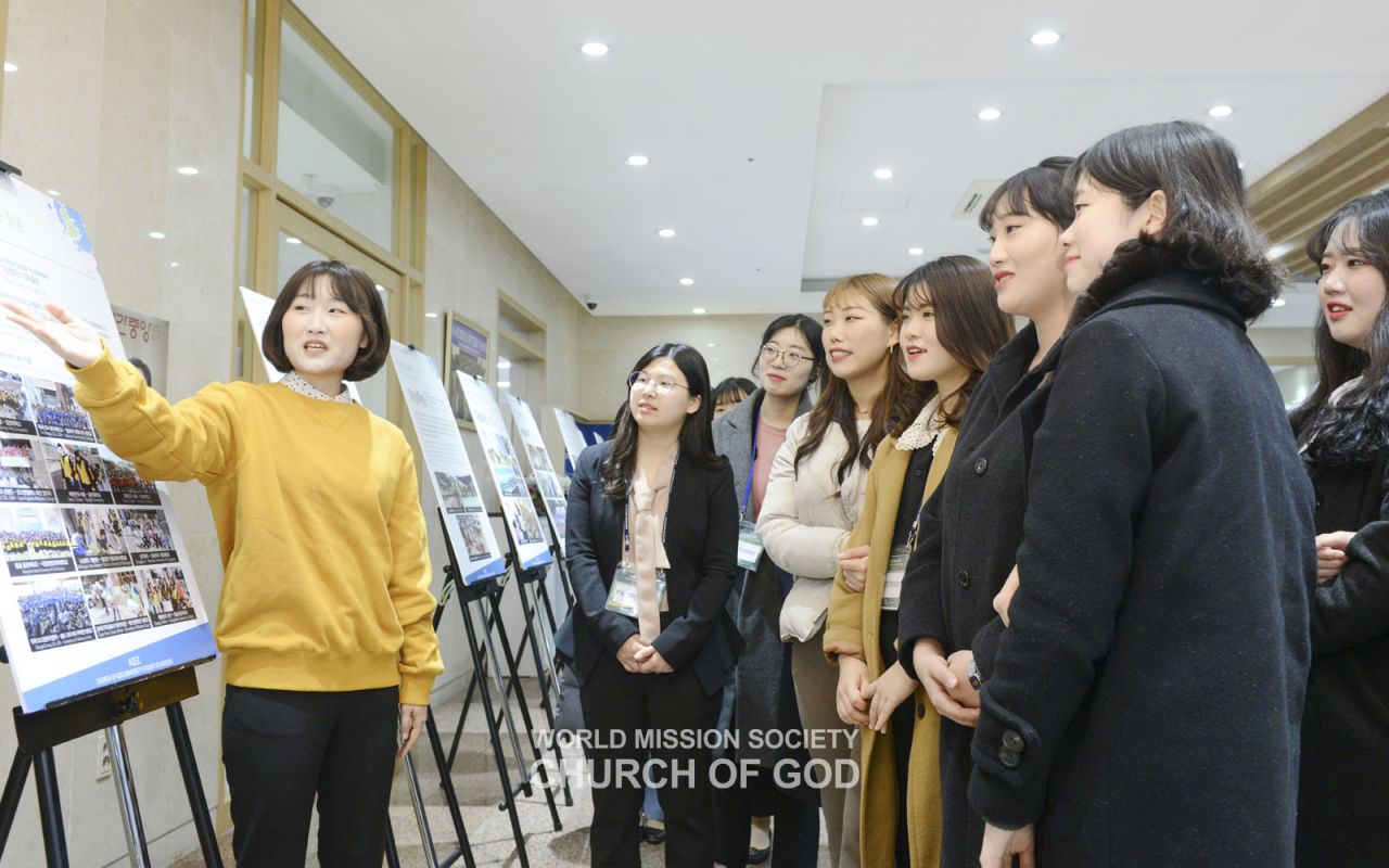 ASEZ members examined the severity of climate issues and discussed potential solutions at the environmental forum for responding to climate changes.