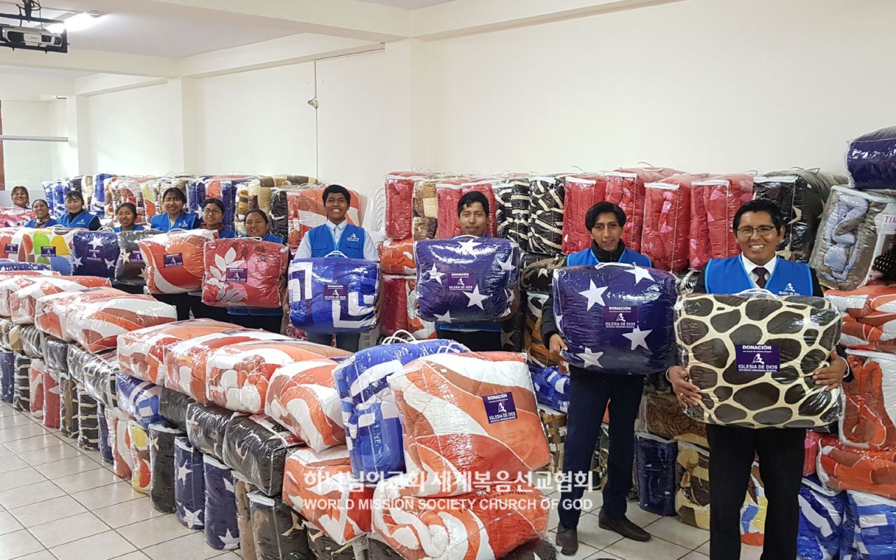 The Church of God in Faucett, Peru, raised funds through a charitable concert in 2019 and donated 350 blankets to volcanic victims in Moquegua.