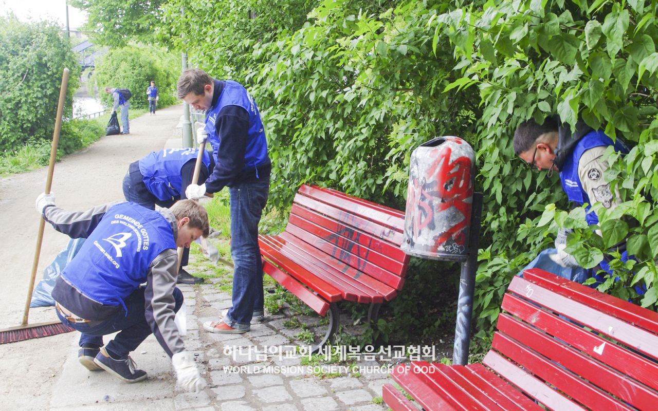 The 2,438th Global Environmental Cleanup Movement at Lindenufer Riverside Promenade and Münzinger Park