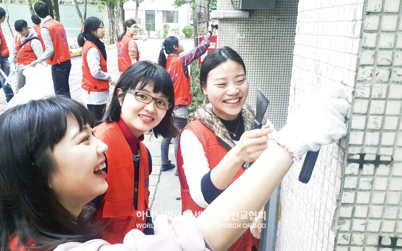 Campus Cleanup at National Taichung University of Science and Technology, Taiwan
