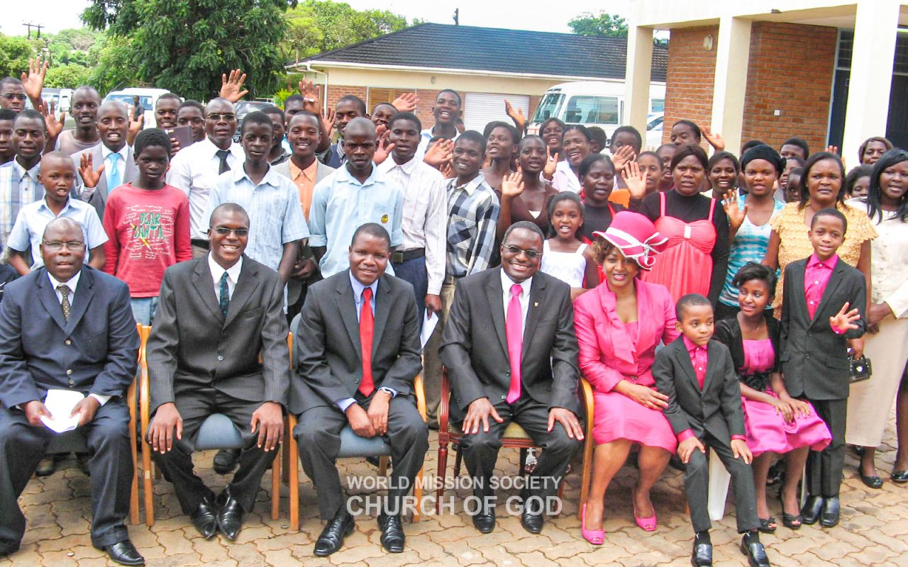 Church members participate in the blood drive with the Minister of Health and Welfare