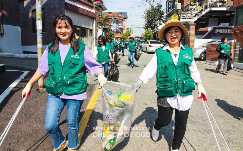 파일:전 세계 지구환경정화운동-수원팔달교회.jpg