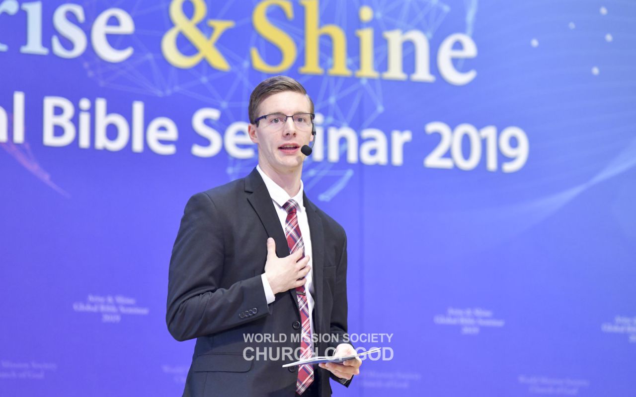 A member from the U.S. presents at the 2019 Arise & Shine Global Bible Seminar.
