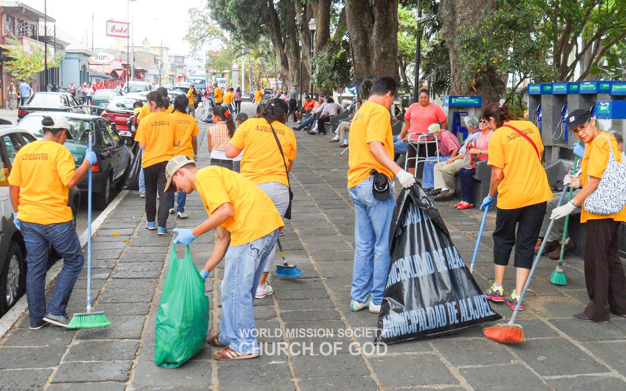 알라후엘라 중앙공원 일대 환경정화
