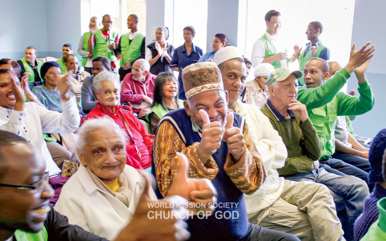 Members of the Church of God in Cape Town, visited the Mamelodi Old Age Home and spent joyful time with the elderly.