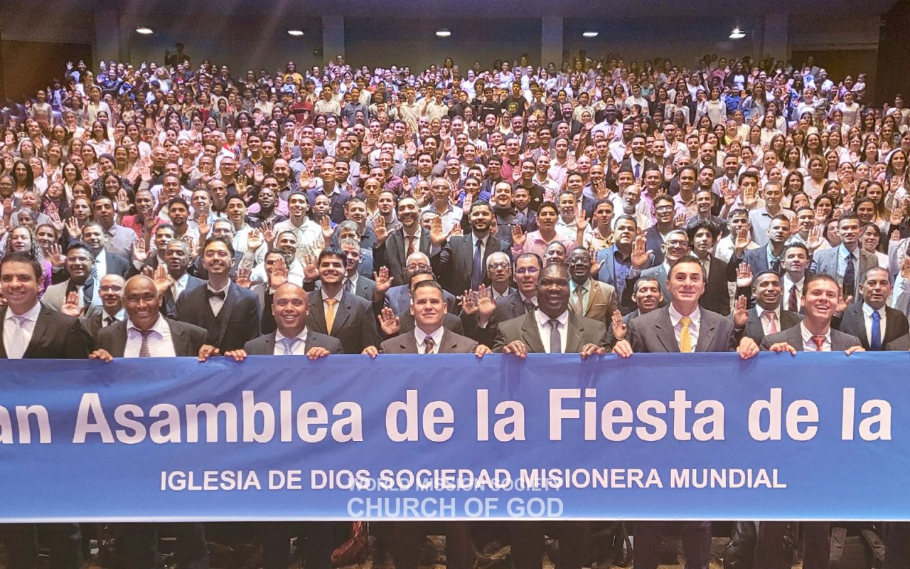 Members of the Church of God in Medellín, Colombia