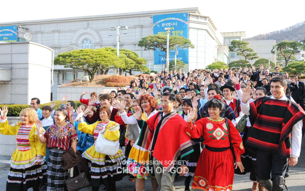 Đoàn thăm viếng của các thánh đồ nước ngoài lần thứ 48 thăm viếng Đền Thánh Giêrusalem Mới Imae