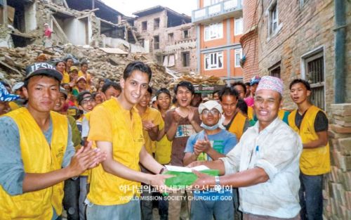 피해민들을 성심성의껏 지원한 네팔 하나님의 교회 성도들