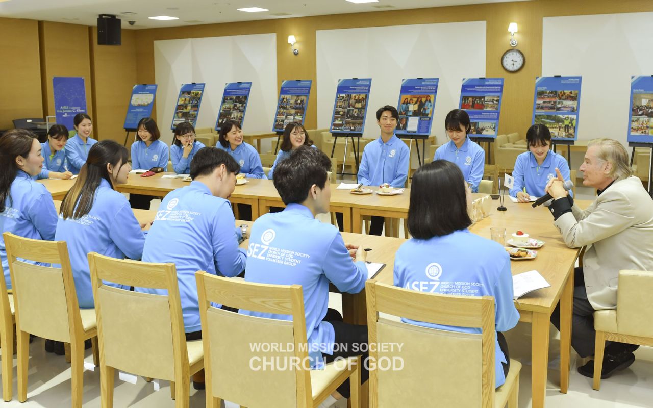 The ASEZ members listens to the advice on various ASEZ projects from Jerome Glen.