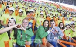 하나님의 교회-오라 서포터즈 2015 광주유니버시아드 응원(라트비아 육상경기).jpg