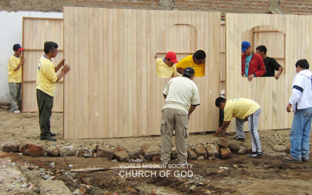 친차 탐보데모라 지역 지진 이재민에 목조주택 10채 신축 기증