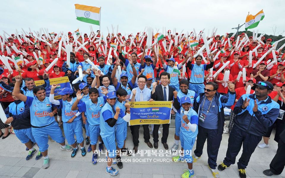 파일:하나님의 교회 오라 서포터즈-2016 기장여자야구월드컵.jpg