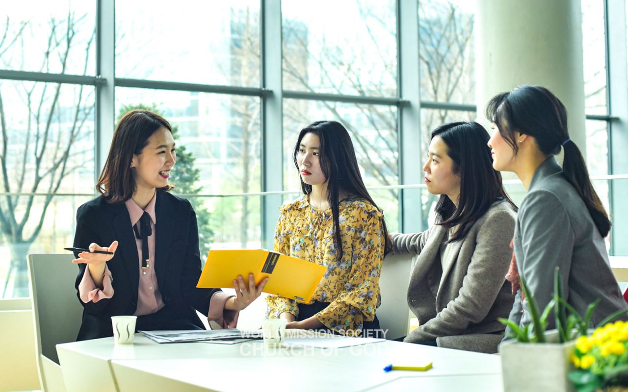 The young adult members of the Church of God make every effort to study and preach the gospel of the new covenant.