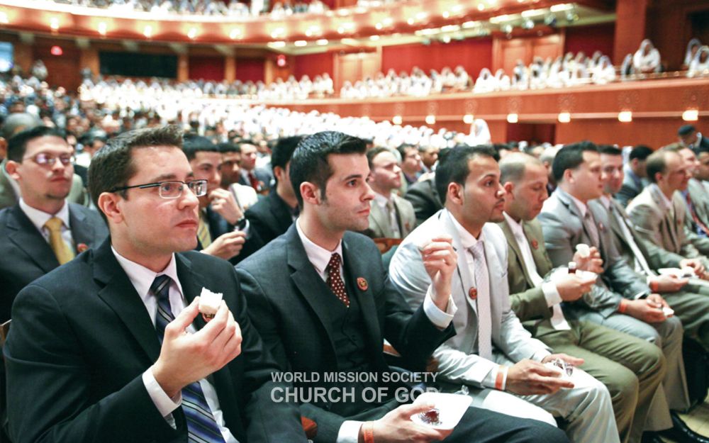 미국 링컨센터에서 거행된 유월절 대성회에 참석한 뉴욕권 하나님의 교회 성도들