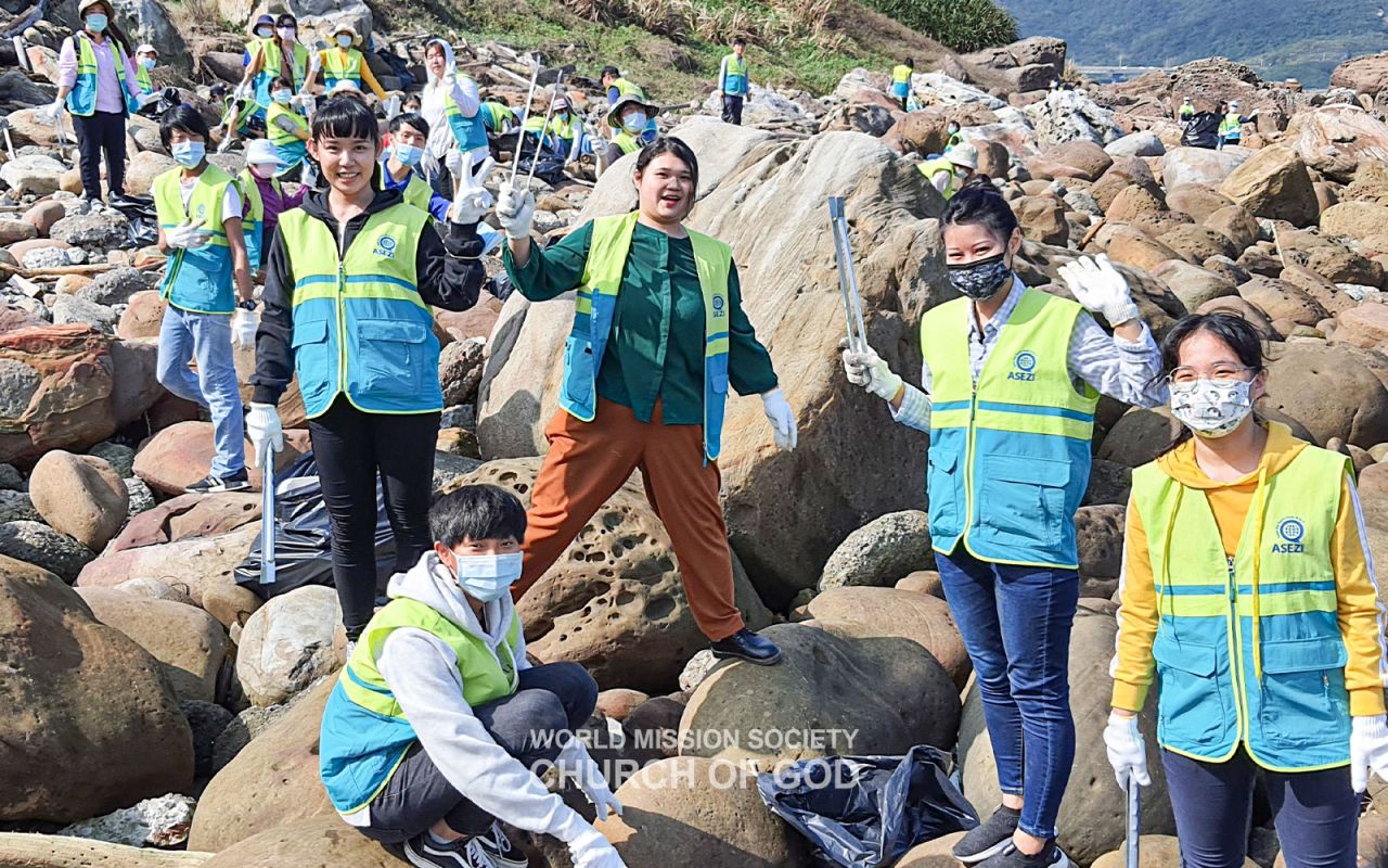 Environmental Cleanup at Waimushan Coastal Trail