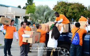 미국 CA 오렌지카운티 하나님의 교회-걷기대회(의류 지원).jpg