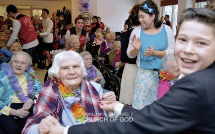 에드먼턴 디킨스필드 요양원 위문공연