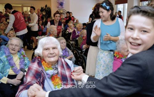 에드먼턴 디킨스필드 요양원 위문공연