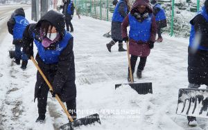 춘천 하나님의 교회-제설작업.jpg