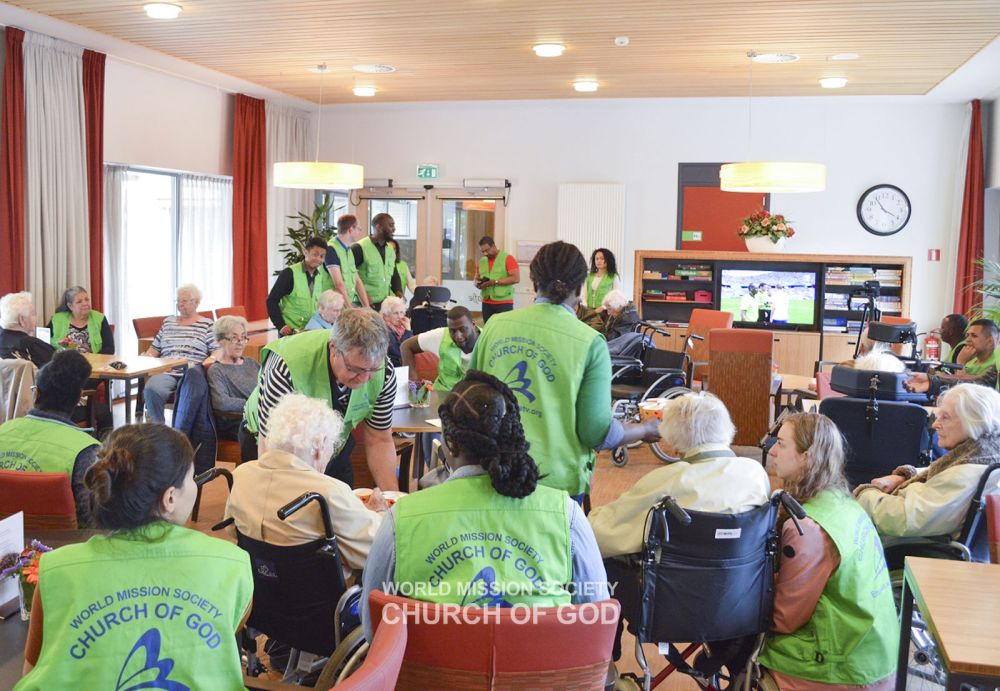 Volunteer activities for a nursing home in Aafje, Rotterdam