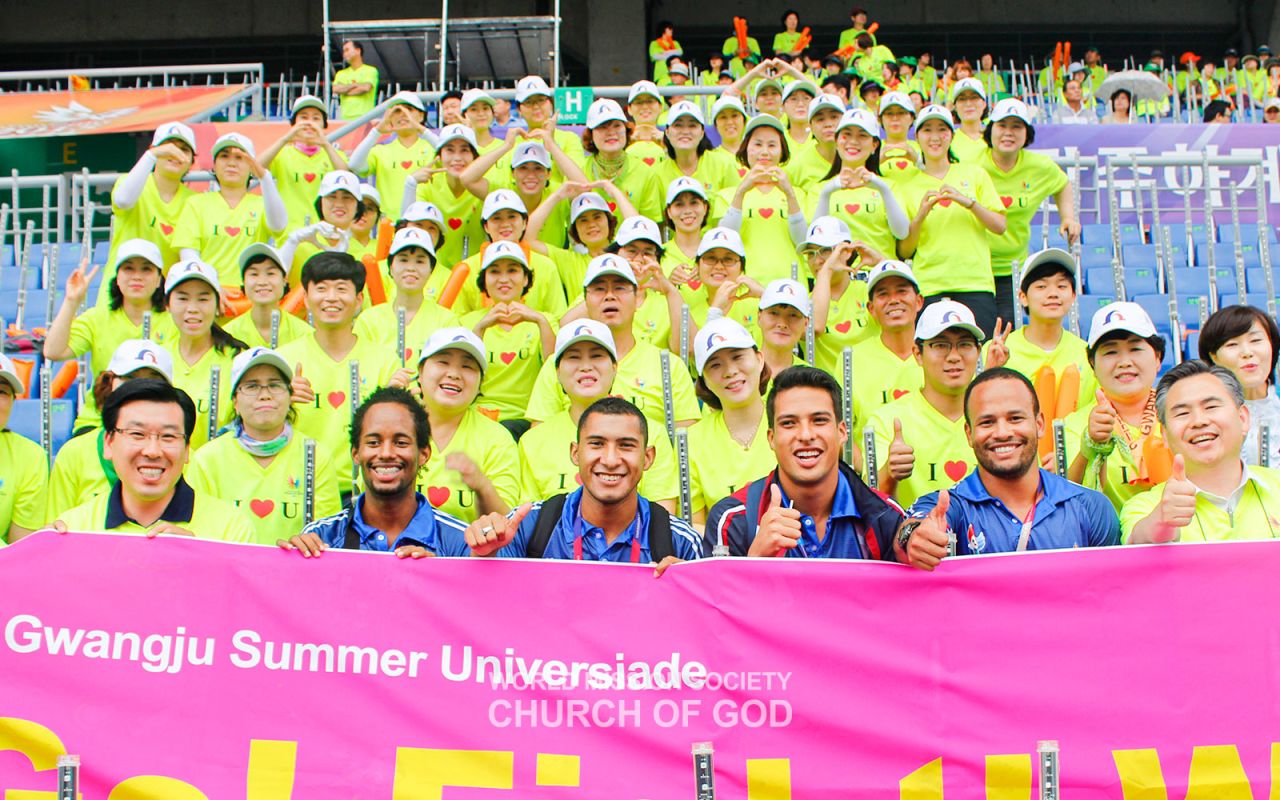 2015 광주하계유니버시아드대회에서 코스타리카 선수단과 함께한 하나님의 교회 오라 서포터즈