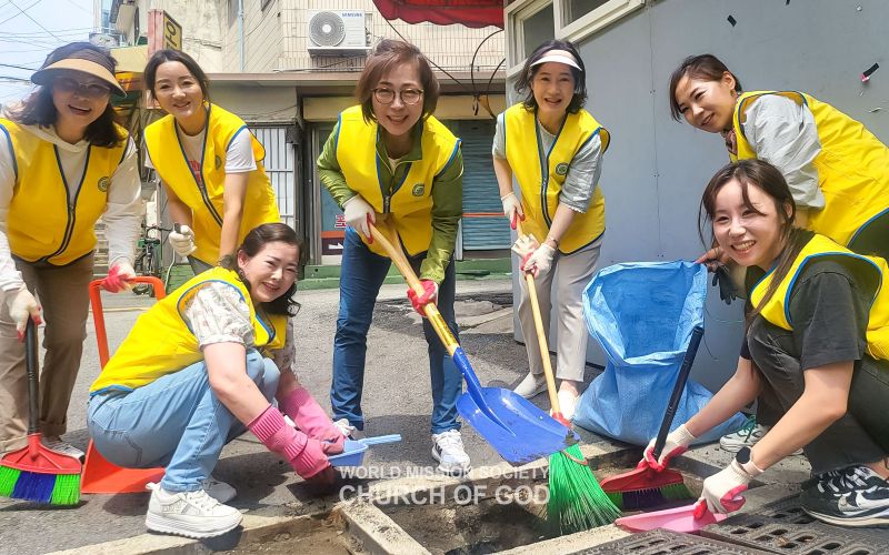 파일:2023-장마철 대비 봉사활동-부산서구교회-충무골목시장.jpg