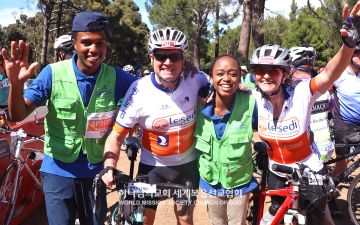 사이클투어에 서포터즈로 참여한 케이프타운권 하나님의 교회 성도들