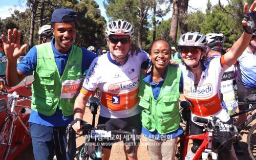 사이클투어에 서포터즈로 참여한 케이프타운권 하나님의 교회 성도들