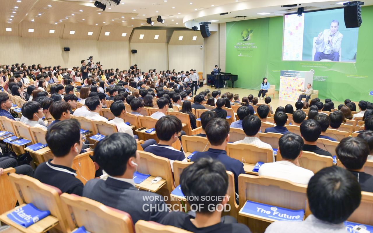 Buổi tọa đàm ASEZ cùng với nhà tương lai học Jerome C. Glenn