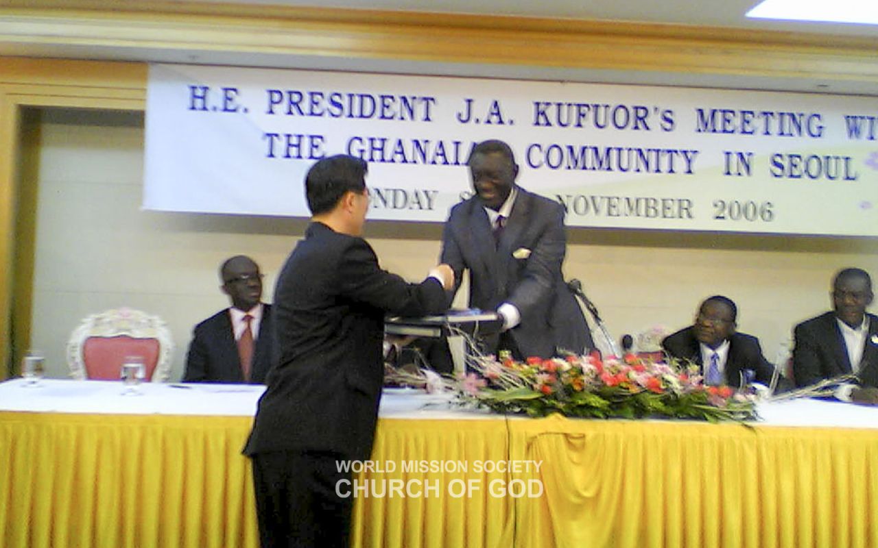 Meeting with President John Agyekum Kufuor of Ghana