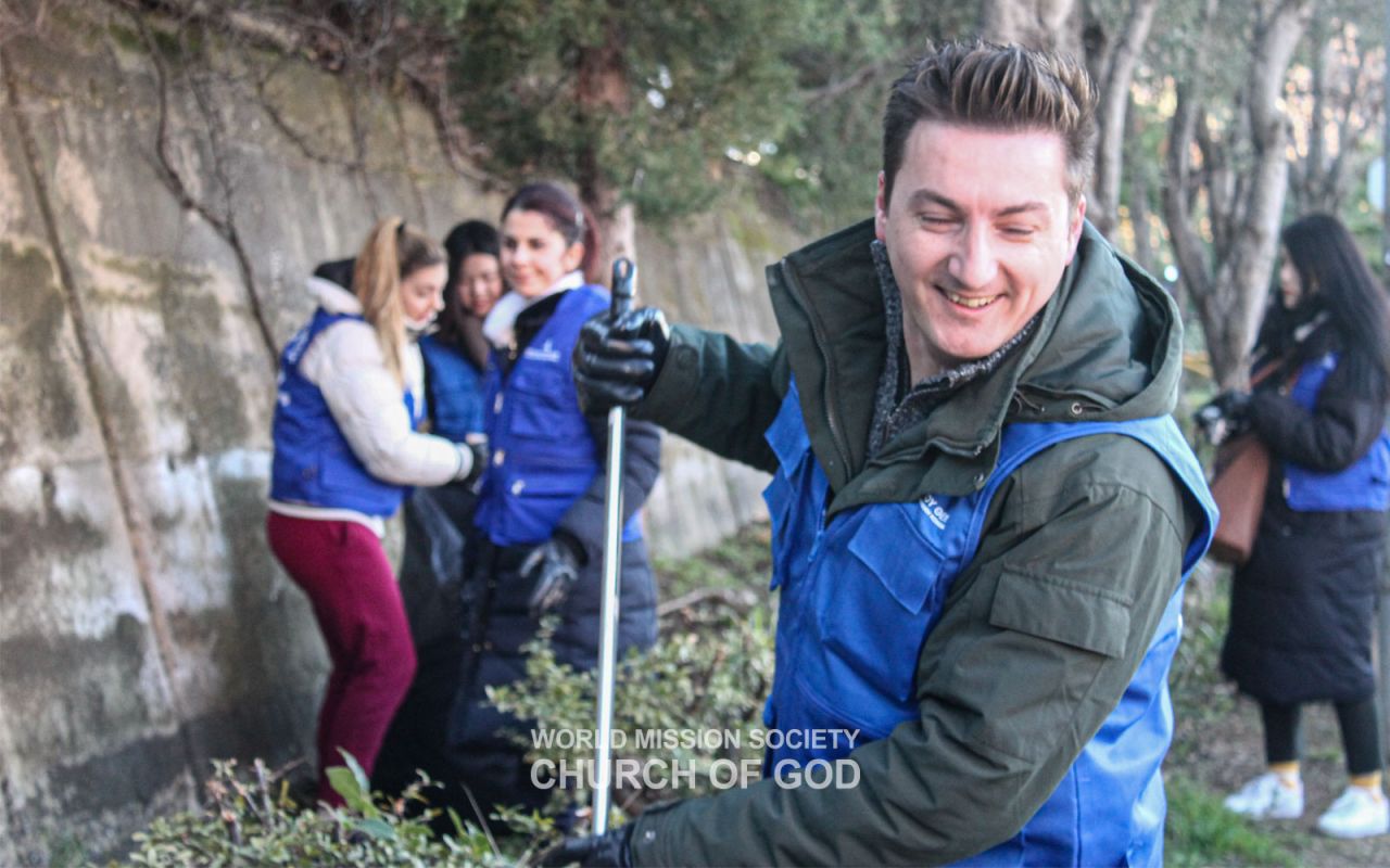 Environmental cleanup around National and Kapodistrian University of Athens