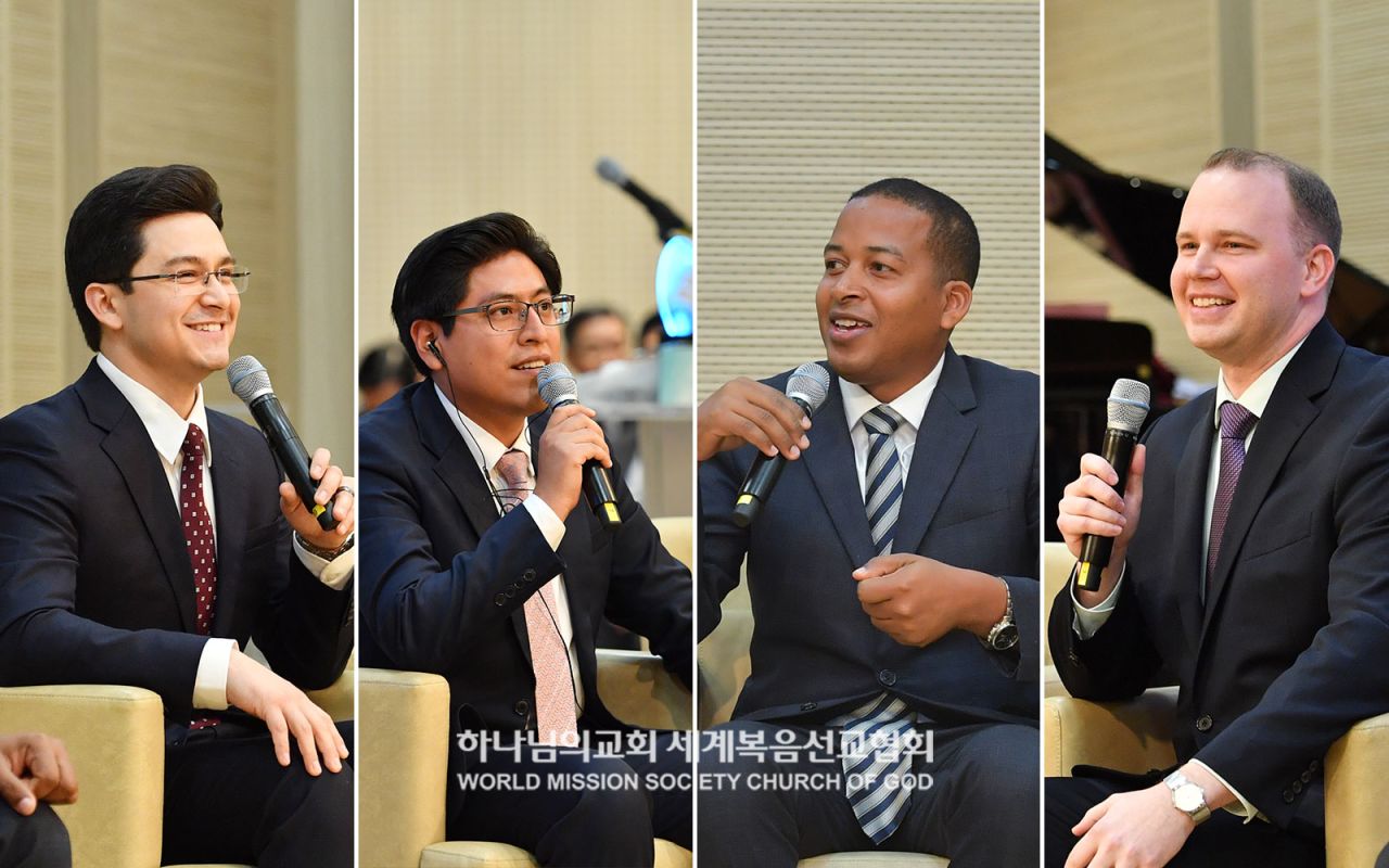 Panelists share examples from various countries and exchange opinions.