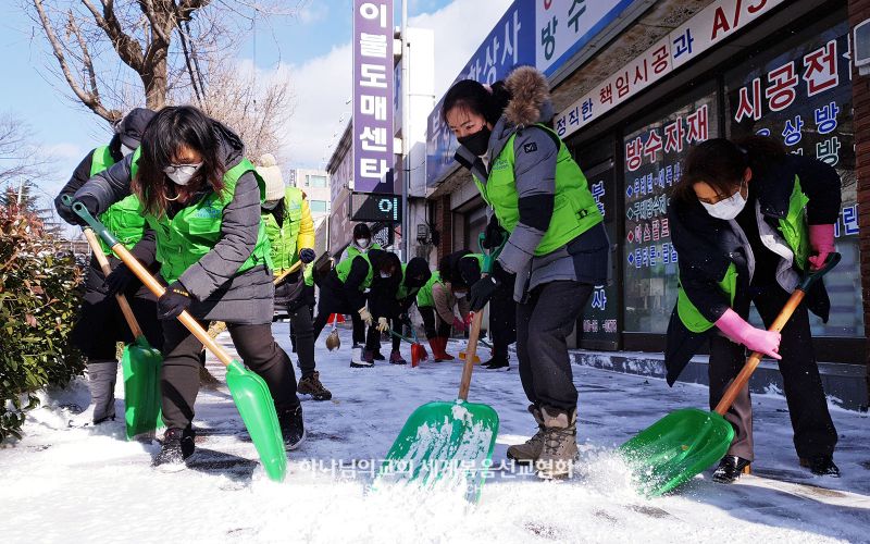 파일:순천매곡 하나님의 교회-제설작업.jpg