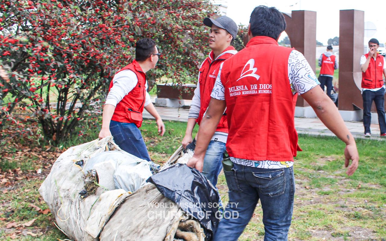 The 5,478th Worldwide Environmental Cleanup held at Central Park, Funza
