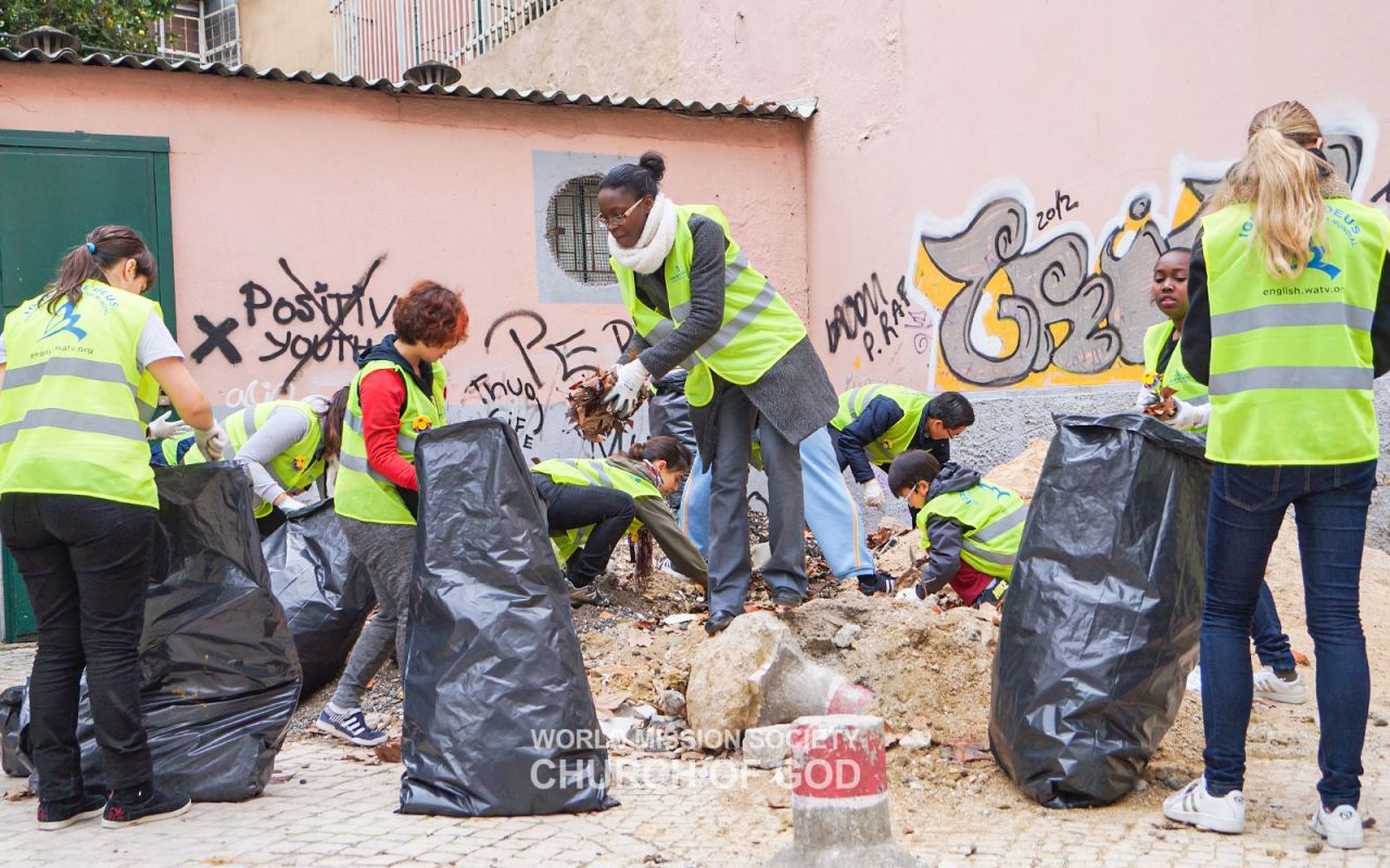 Worldwide environmental cleanup campaign at Penha de França