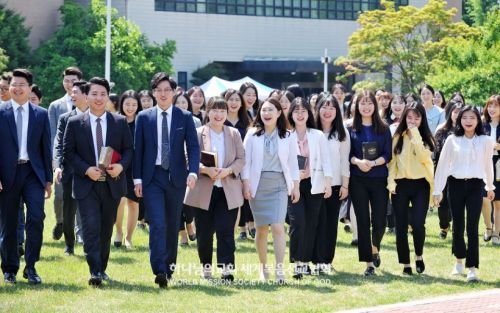 제16회 외국어 성경 발표력 경연대회 참가자들