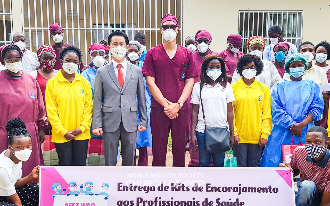 ASEZ WAO in Maputo, Mozambique, delivered snacks and encouragement messages to the staff of Maputo Central Hospital working hard in response to COVID-19.