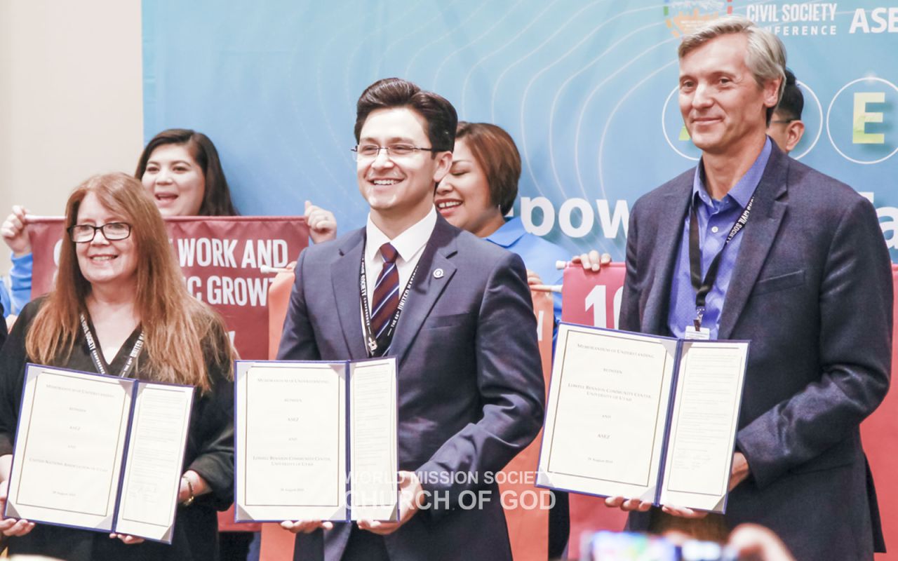 ASEZ signed a crime prevention MOU with the United Nations Association of Utah and the Lowell Bennion Community Service Center.