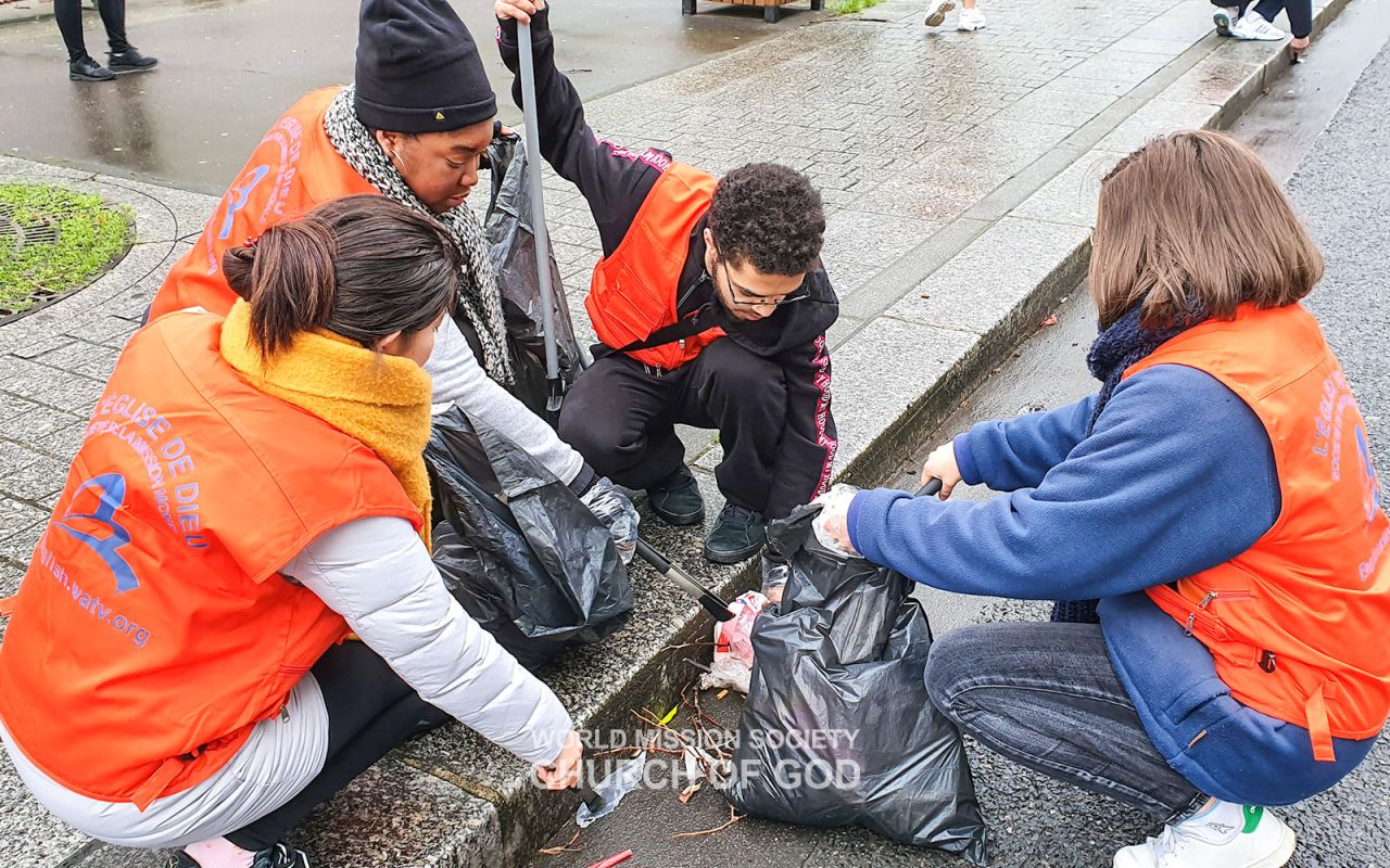 The members clean the streets near Jaurès Station