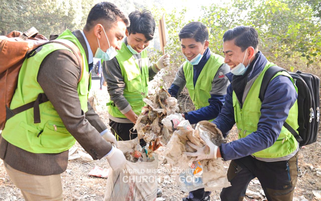 트리부반국립대학교 일대 환경정화