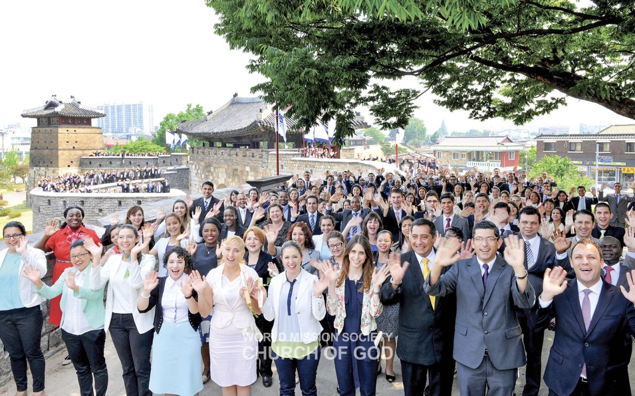 Grupo Visitante do Exterior na Fortaleza de Hwaseong em Suwon