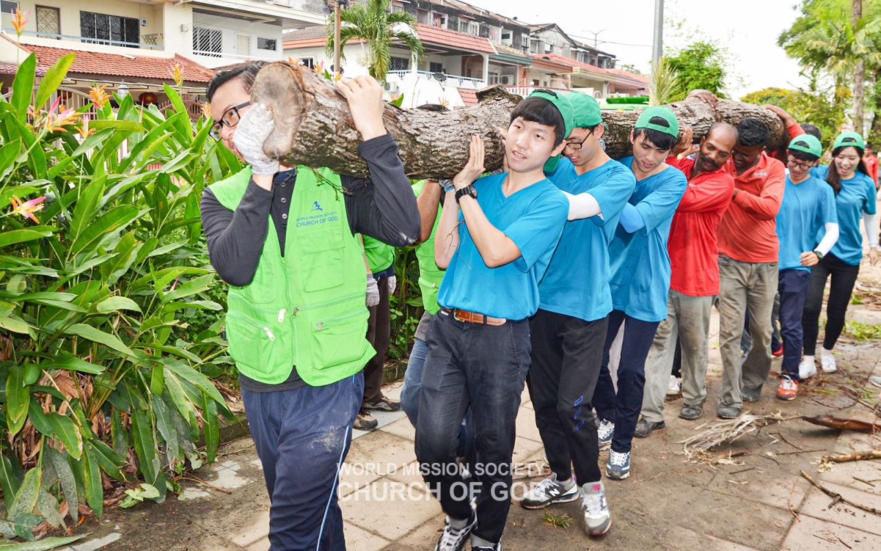 Environmental cleanup at Taman Connaught Zone 4