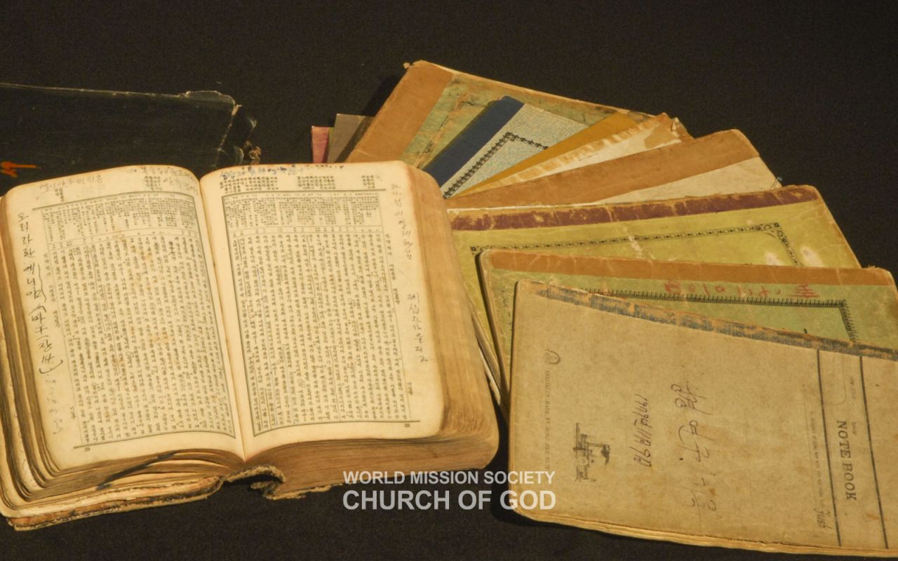 The Bible used by Christ Ahnsahnghong and His handwritten sermon notebooks