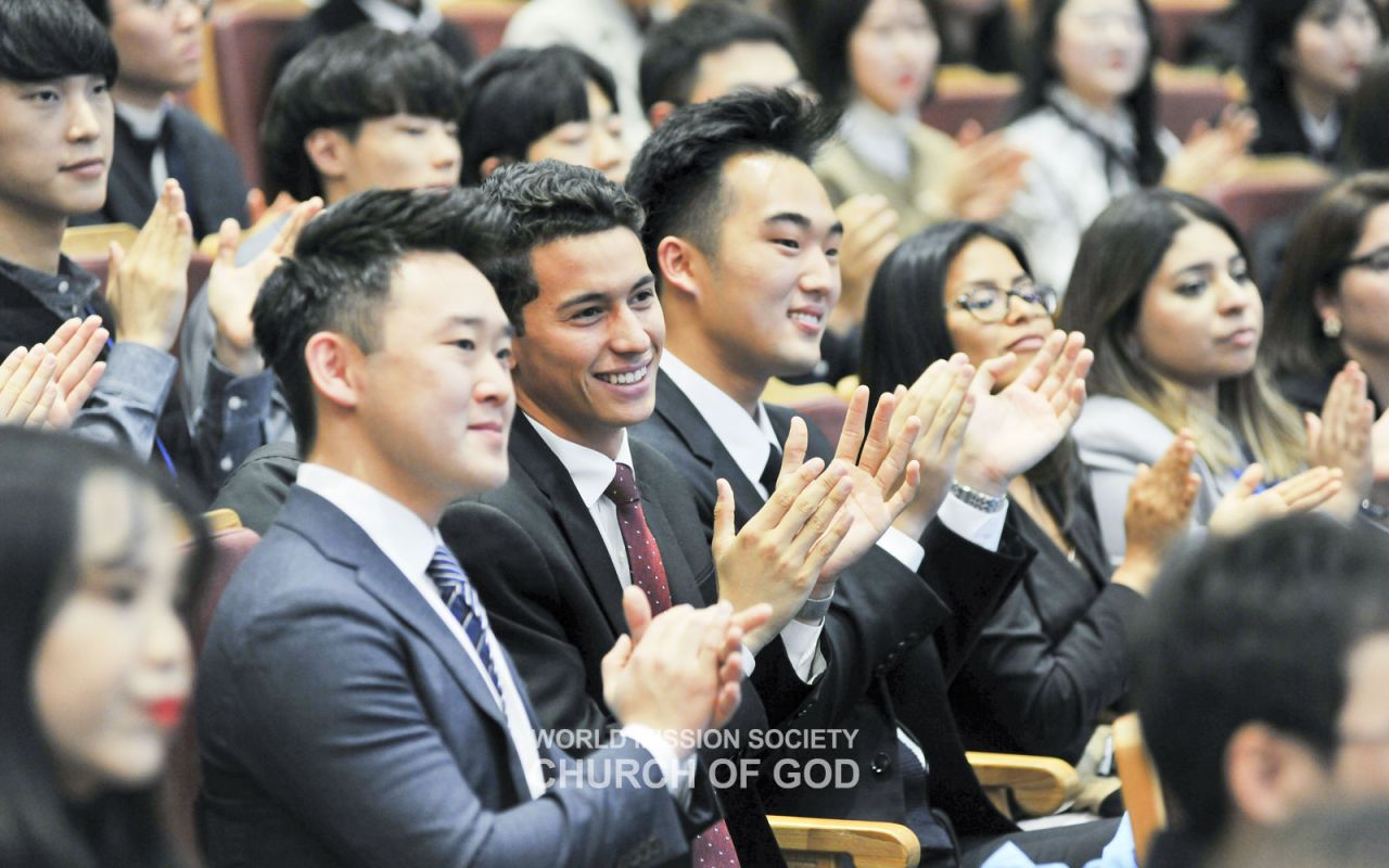 University students from all over the world at the ASEZ Climate Change Response Forum.