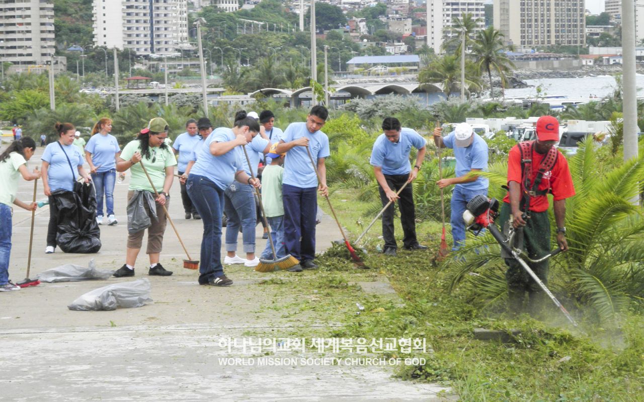 Cleanup at a beach in La Guaira