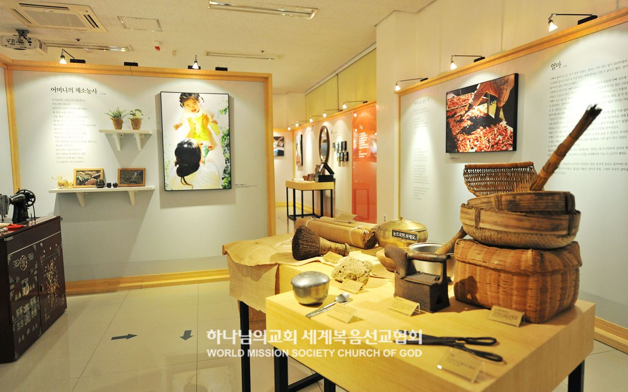 청주북문로 하나님의 교회에서 열린 '우리 어머니' 글과 사진전