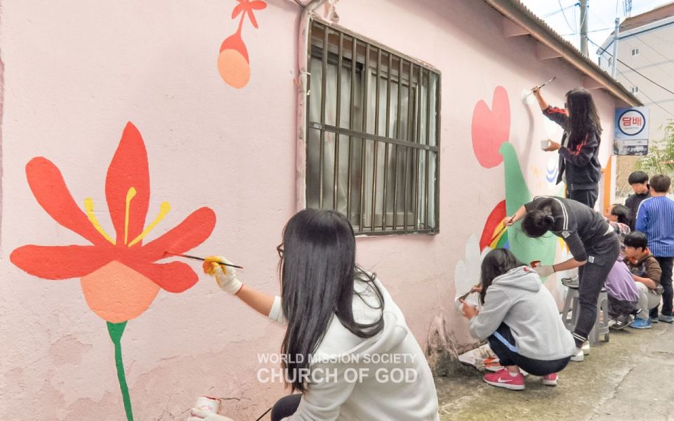 파일:벽화그리기-부산 제3해운대 하나님의 교회.jpg